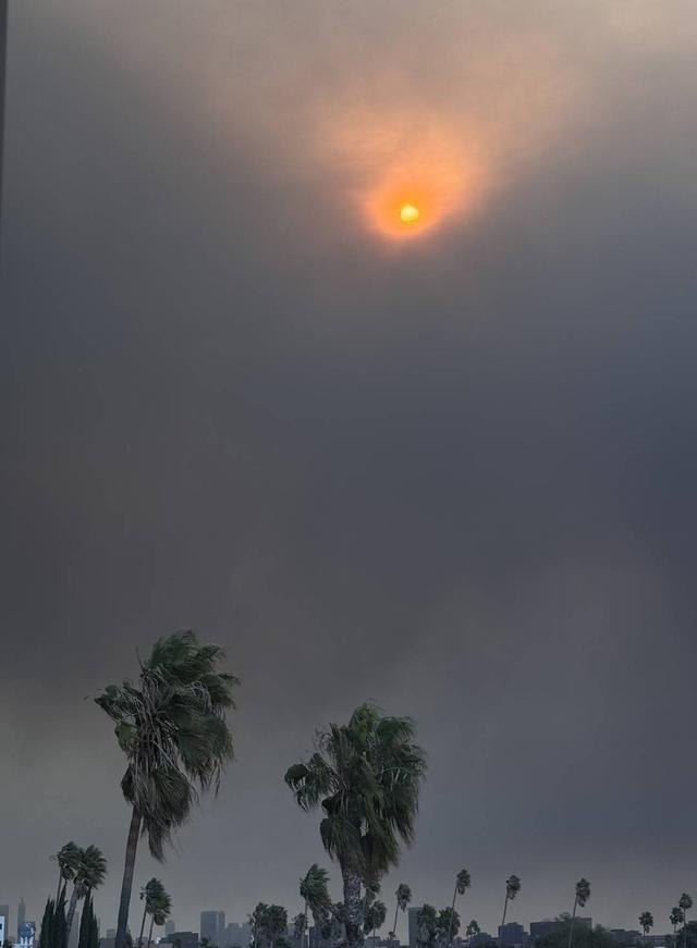 體育投注：洛杉磯山火導致房屋被燬 儅地華人：大型保險公司此前已撤離 很多家庭沒有購買火災保險